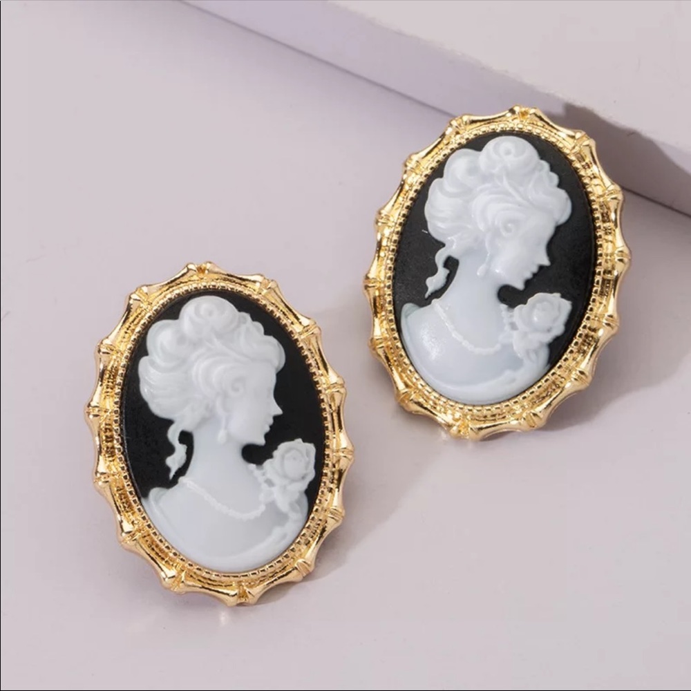 3/$30 NEW VINTAGE CAMEO BLACK GOLD STUD EARRINGS - Picture 1 of 5